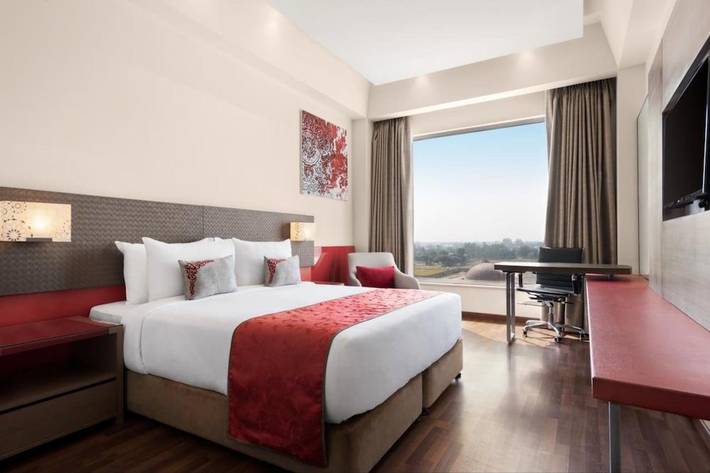 Ramada By Wyndham Lucknow Hotel And Convention Center Kültér fotó