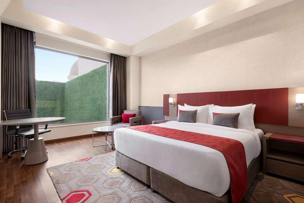 Ramada By Wyndham Lucknow Hotel And Convention Center Szoba fotó