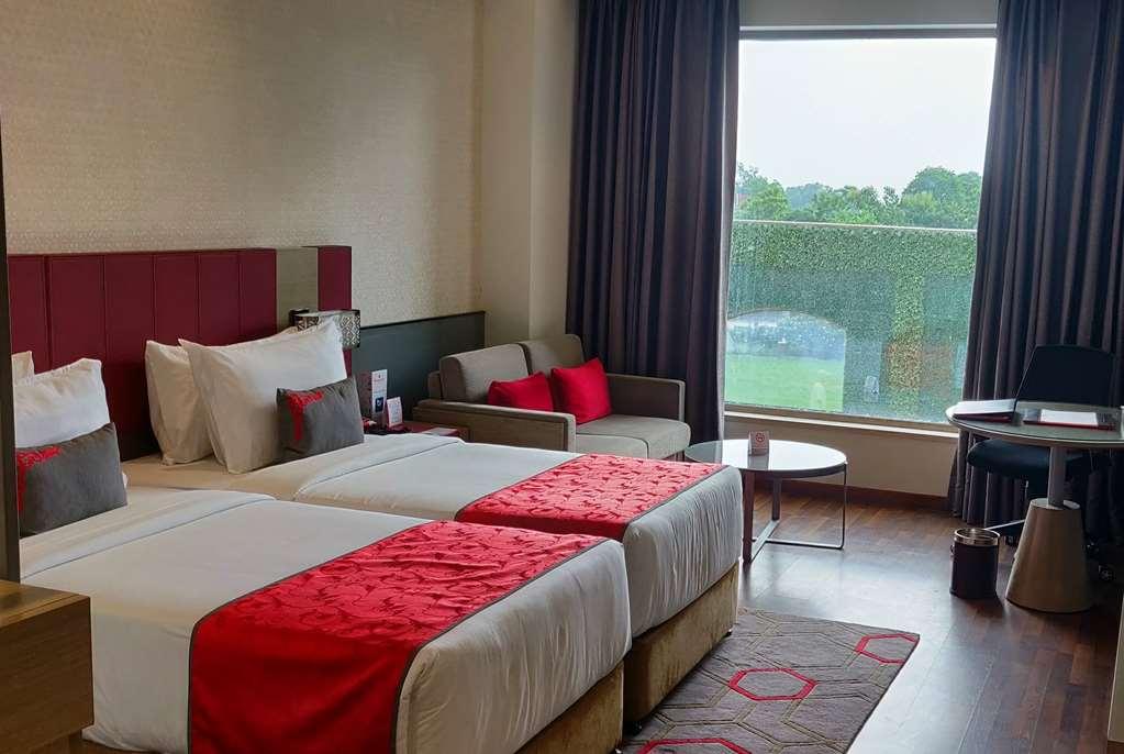 Ramada By Wyndham Lucknow Hotel And Convention Center Szoba fotó